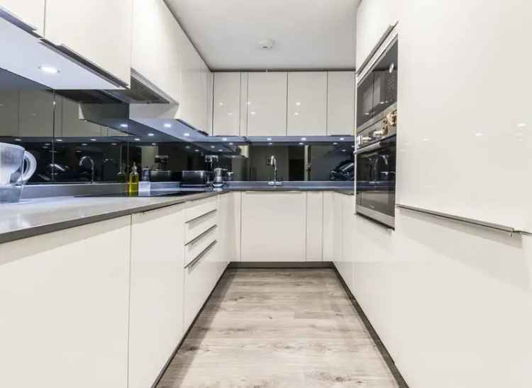 Flat For Sale in Kew Bridge Road, London, England