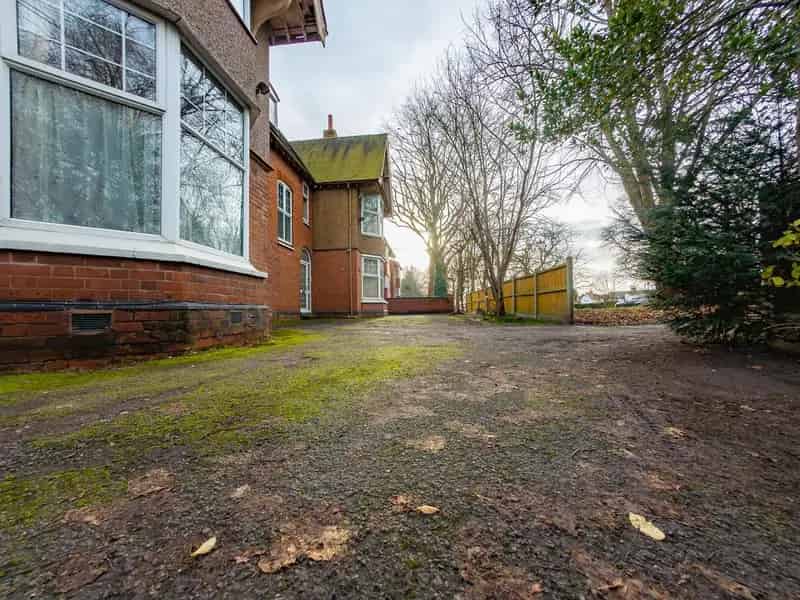 7 Bedroom Semi Detached House For Sale