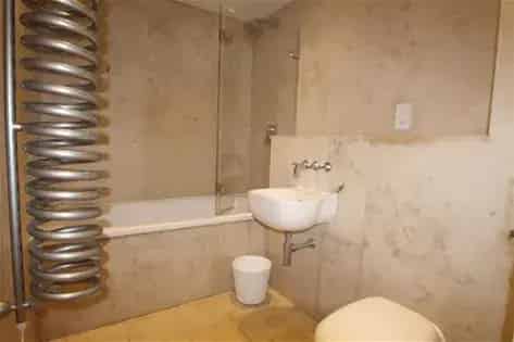 1 room flat of 78 m² in Cardiff