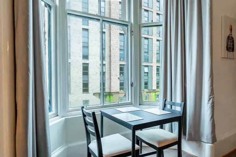 Spacious 3-Bedroom City Centre Flat Near Universities