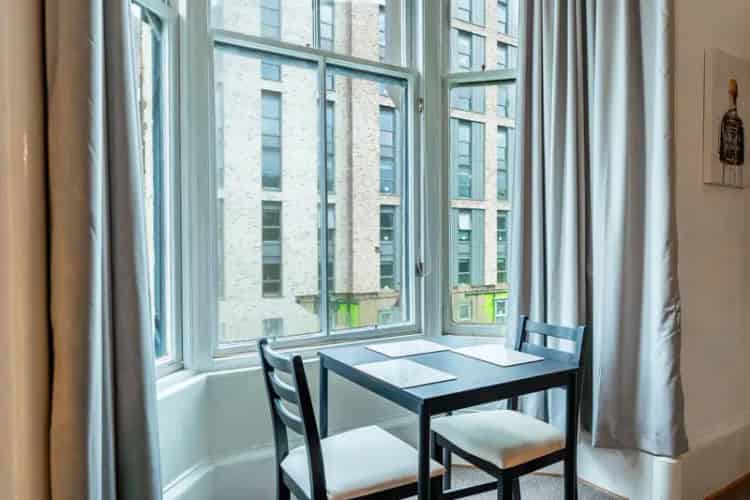 Spacious 3-Bedroom City Centre Flat Near Universities