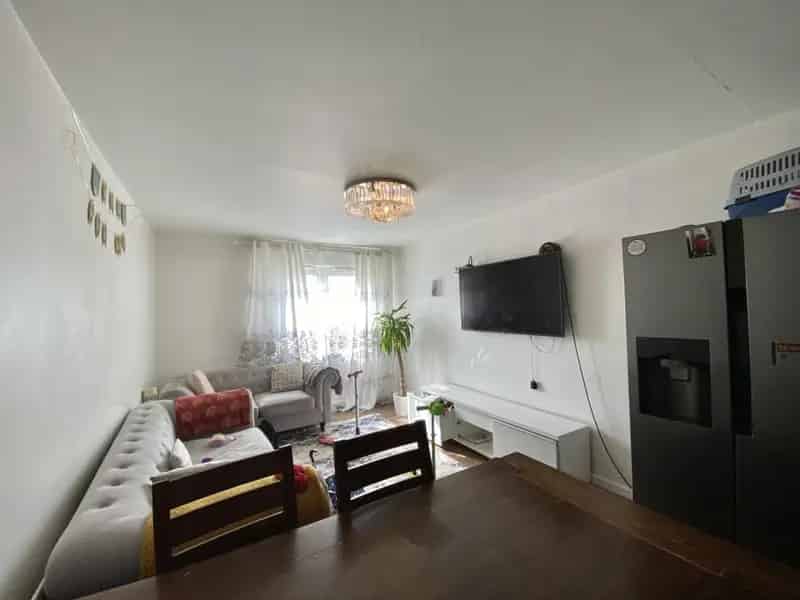 2 Bedroom Flat for Sale in Southall Canalside Gardens
