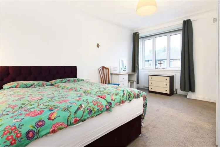 2 Bed Flat - Upper with 1 Reception Room