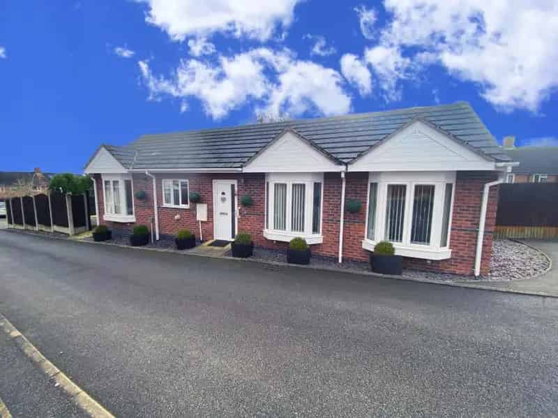2 bedroom detached bungalow for sale