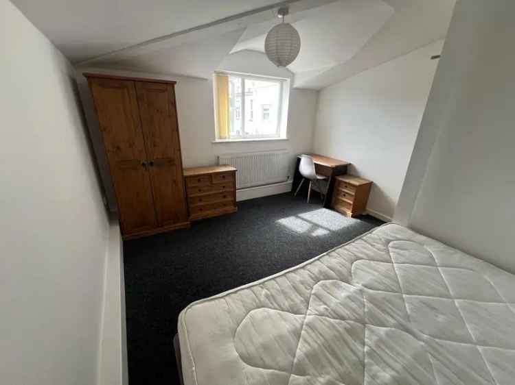 4 bedroom flat to rent