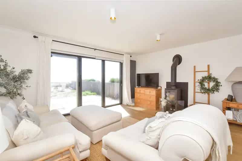 3 Bedroom End Terrace House Beachfront Selsey