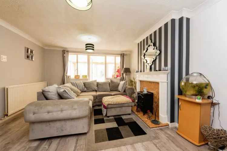Three Bedroom Semi-Detached House in Harborne