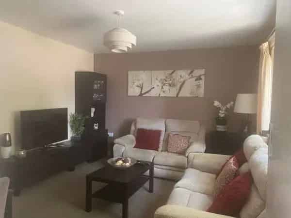2 Bedroom Flat Recently Decorated Good Neighbours Bus Route