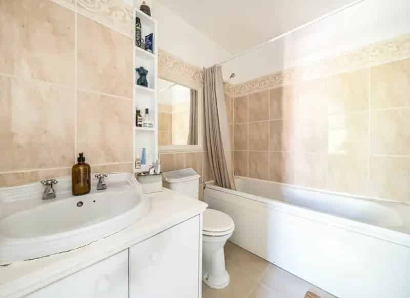 West Dulwich Split Level 1 Bedroom Property