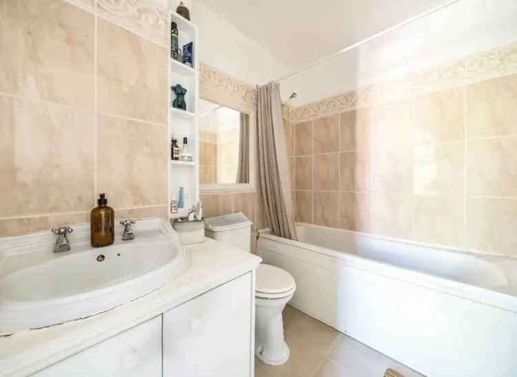 Flat For Sale in Rosendale Road, London, England