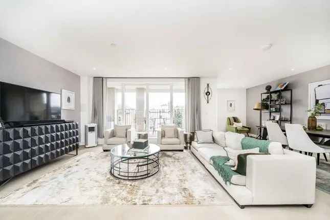 4 Bedroom Flat for Sale in The Avenue London NW6