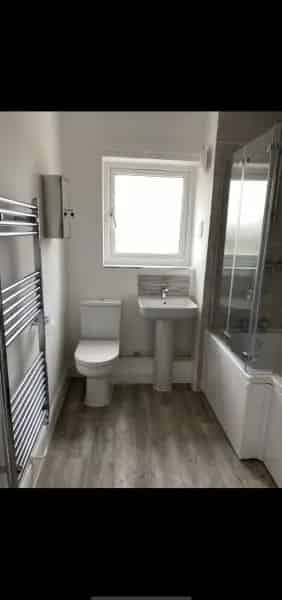 Large 2 Bed Flat with Parking and Storage