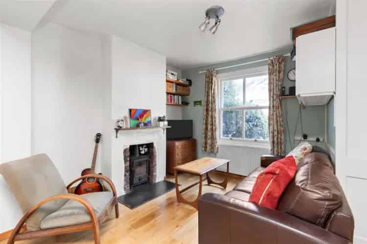 2 Bedroom End Terrace House with Loft Room and Log Burner