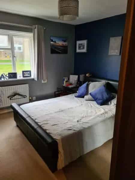 2 Bed Flat with Garage and Large Storage