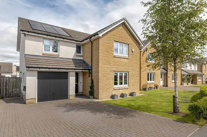 4 Bedroom Detached House for Sale in Newton Mearns