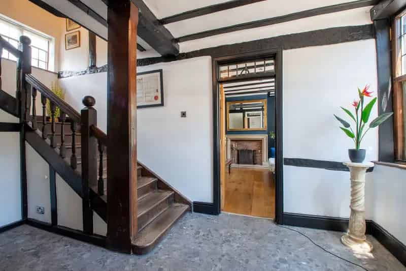 Grade II Listed 4-Bedroom House with Triple Garage and Stunning Views