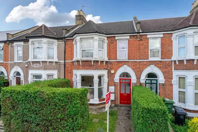 One Bedroom Period Conversion Corbett Estate 671 sq ft