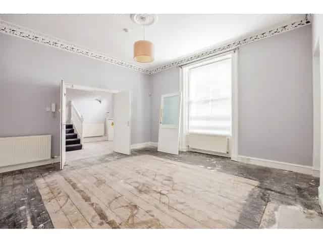 4 Bedroom Mid Terrace House For Sale