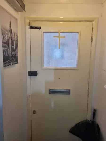 2 Bed First Floor Flat with Loft, Communal Garden and Parking