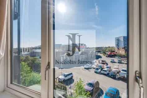 2 Bed 2 Bath Modern Apartment Enfield