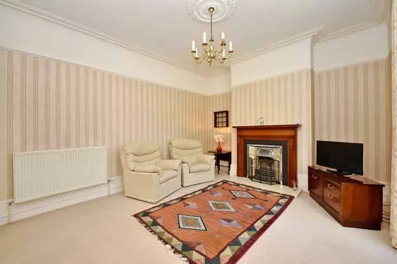 Spacious 4-Bedroom End Terrace House West End Aberdeen