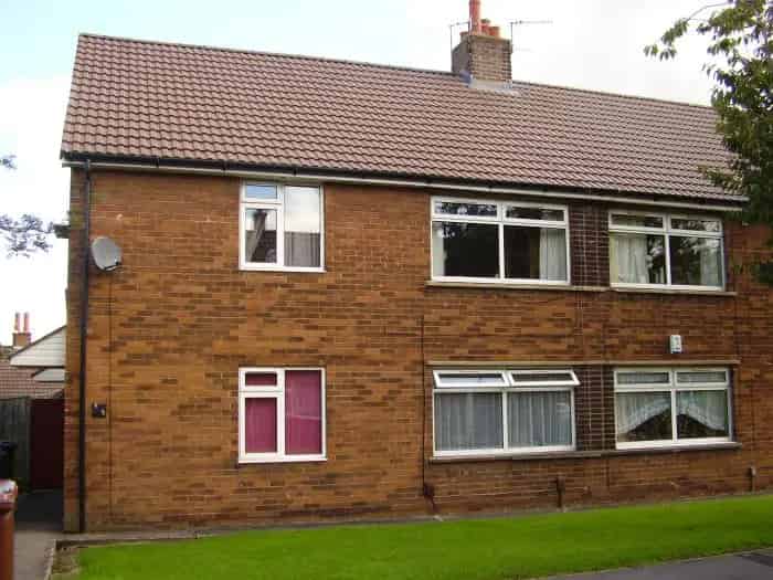 1 bed 2 person upper floor flat in Leyland