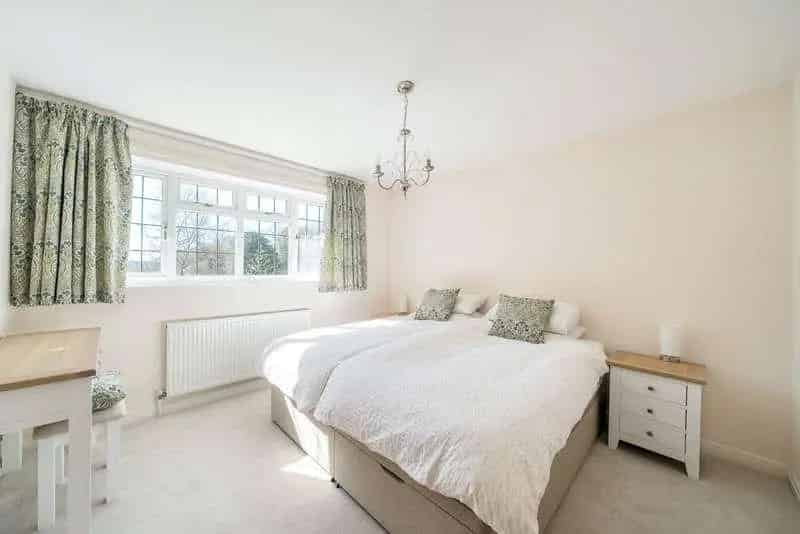 4 Bed House for Sale in Hook Heath