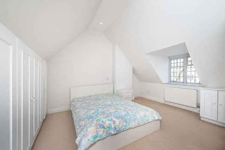 4 Bedroom House for Sale in Hampstead Garden Suburb