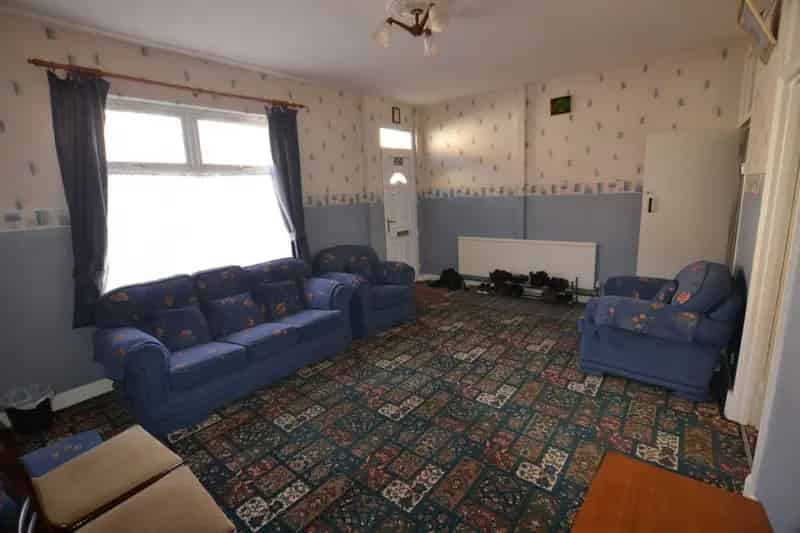 5 Bedroom House with Industrial Unit For Sale