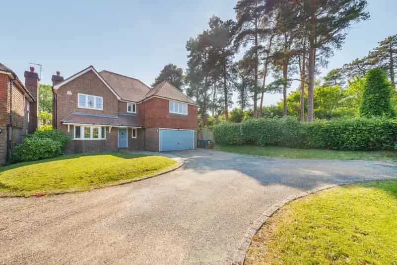 5 Bedroom Detached House to Rent