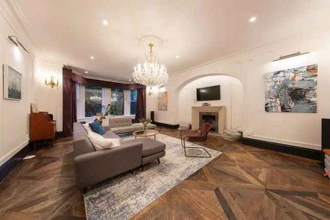 Flat for sale in Wedderburn Road, Hampstead NW3