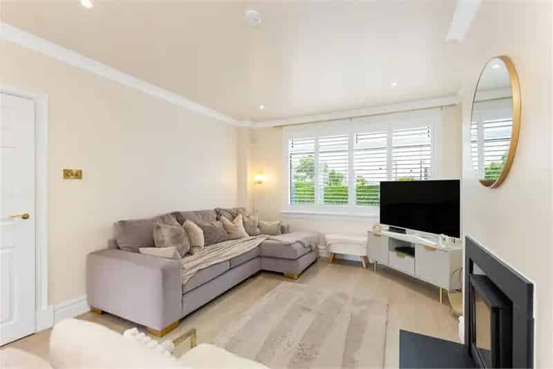 4 Bed End Terrace House with Garden and EV Charger