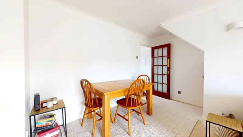 2 Bedroom End Terrace House for Rent