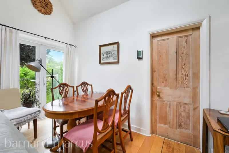 Family Home with Open Plan Living and Beautiful Garden