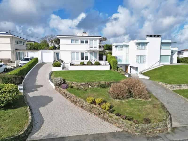 3 bedroom link detached house for sale