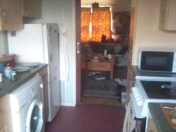 Large 1 Bedroom Flat in Dorchester Near Train Station