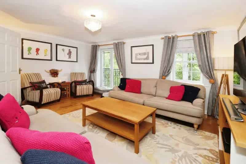 Georgian Townhouse 4 Beds Double Garage Near M4 M5 M32