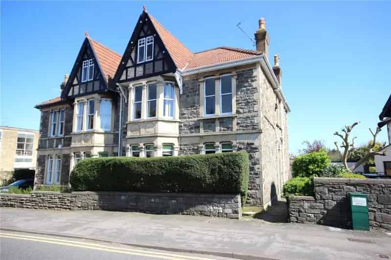 3 Bedroom Maisonette for Sale