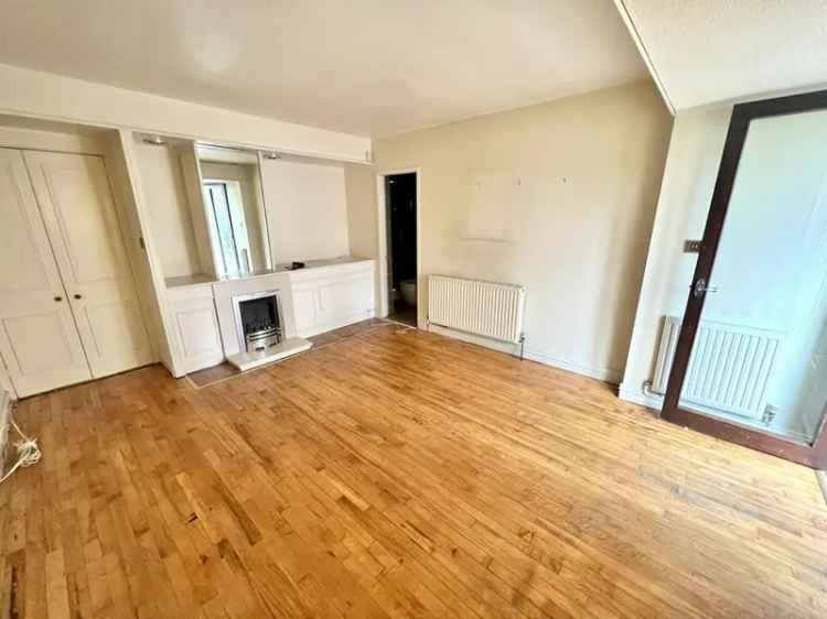 Detached house For Rent in Finchfield Hill, Wolverhampton, England