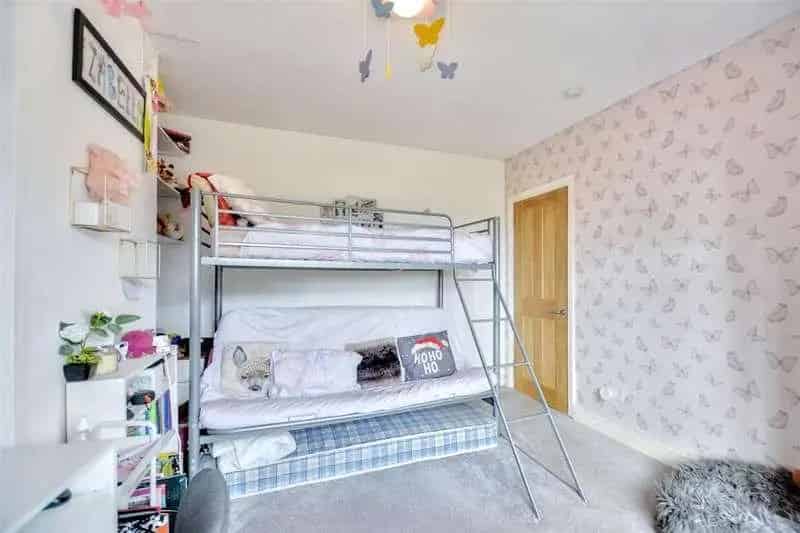 4 bed house for sale