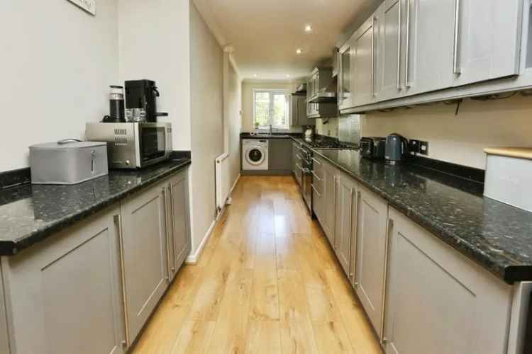 3 Bed End Terrace House Fair Oak Spacious Family Home