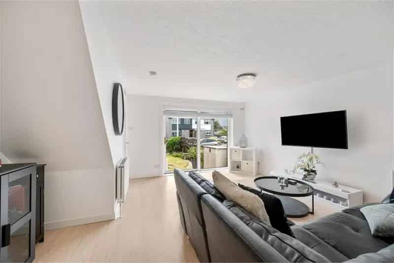 2 Bed Terraced House Dalgety Bay Garage Parking