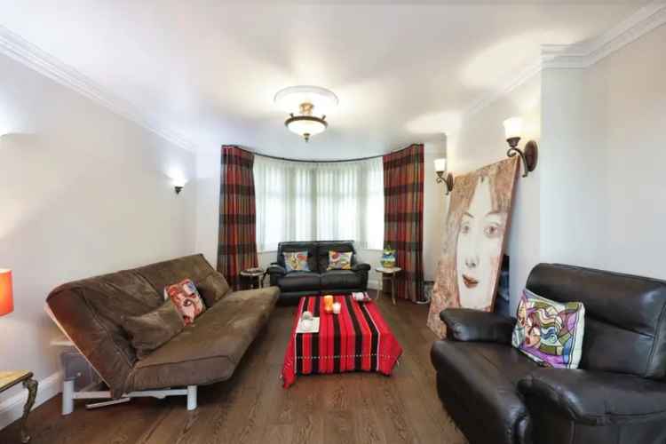 Four Bedroom Semi-Detached House Near Cassiobury Park