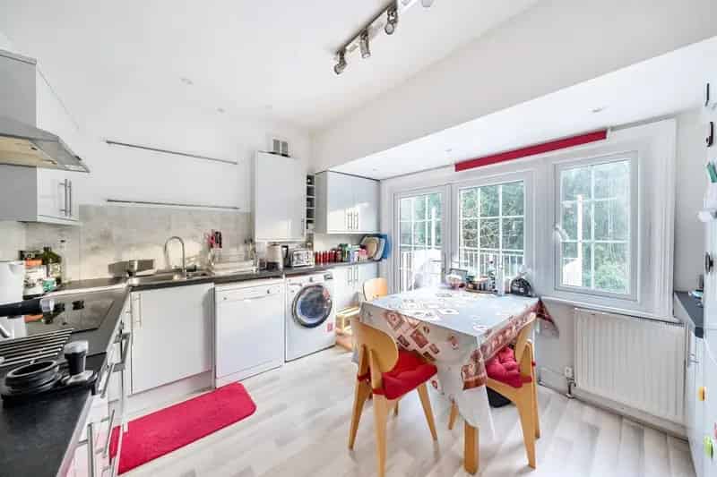 Spacious Maisonette near Totteridge Whetstone Tube Station
