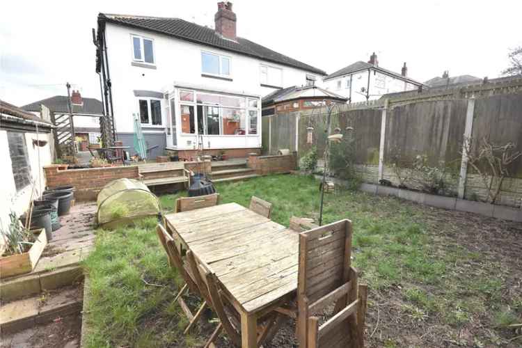 House For Sale in Leeds, England