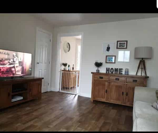 2 Bedroom House Near Schools and Shops