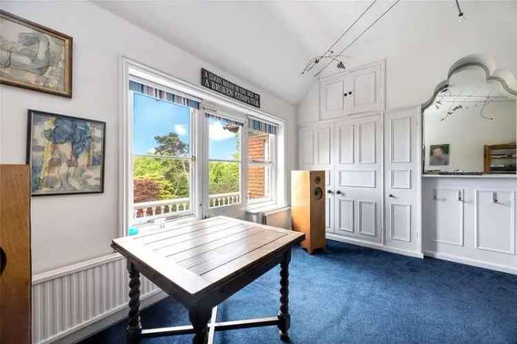 6 Bed House for Sale in Hook Heath Woking