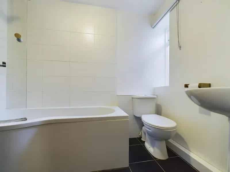 1 Bedroom Flat for Sale - Period Conversion