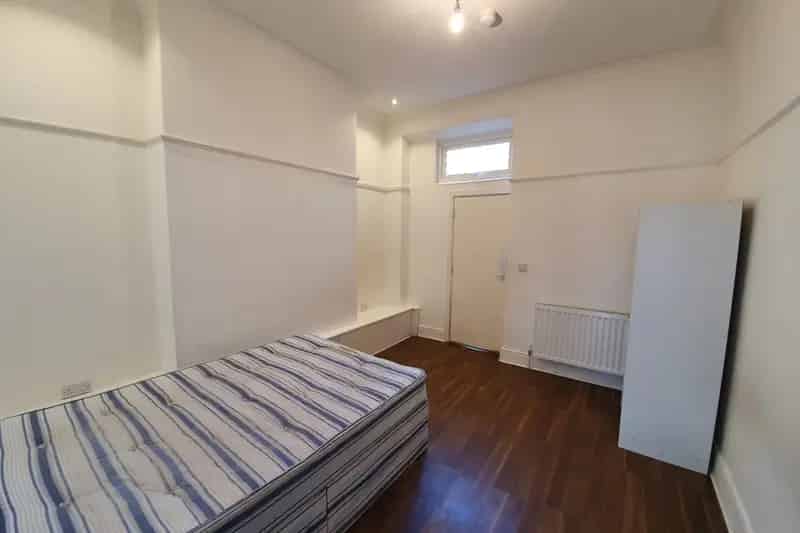 One Bedroom Apartment Roath Close to Amenities Furnished