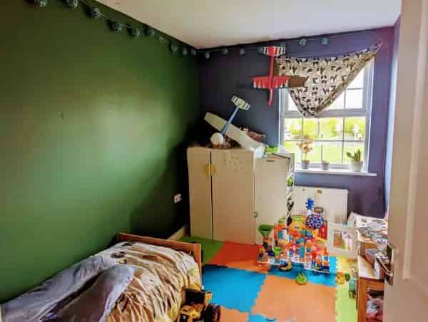 Family Friendly 2nd Floor Flat Near Train Station